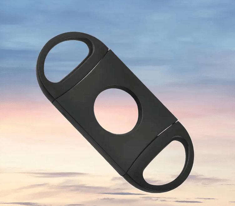 Cortador metalico sobre fondo elegante